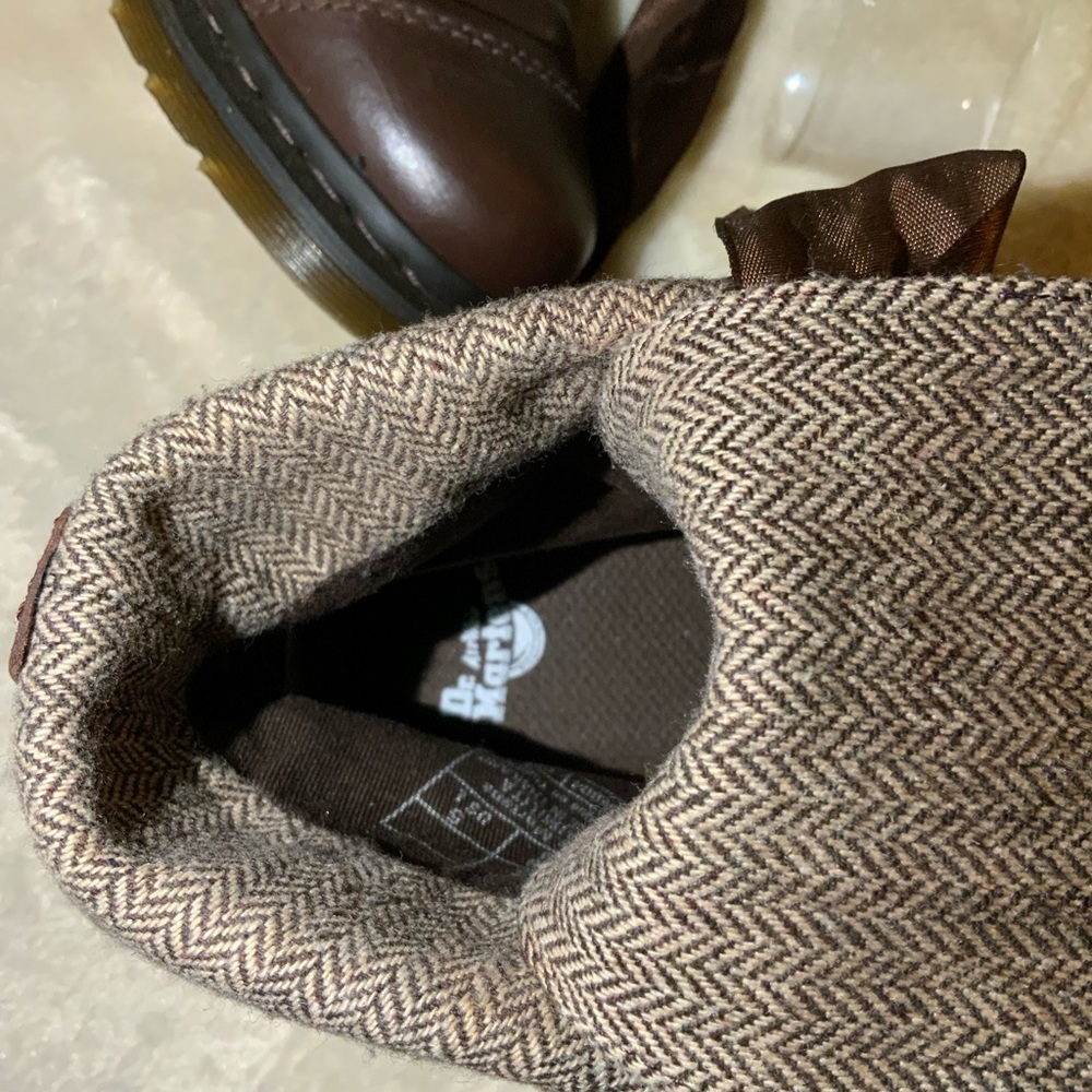 Dr MARTENS -  Brown combat boot with satin laces. Sz 5 - Picture 3 of 4